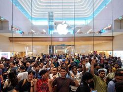Senyum Sumringah Sambut iPhone 18 Pro Max di Apple Store Seluruh Dunia