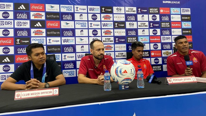 Persijap Jepara saat konferensi pers di Stadion Gelora Bumi Kartini Jepara, Sabtu (19/9/2026).