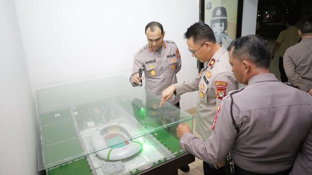 Polres Metro Bekasi Kota menyiapkan pengamanan jelang laga Semen Padang FC vs PSIS Semarang di Stadion Patriot Candrabhaga