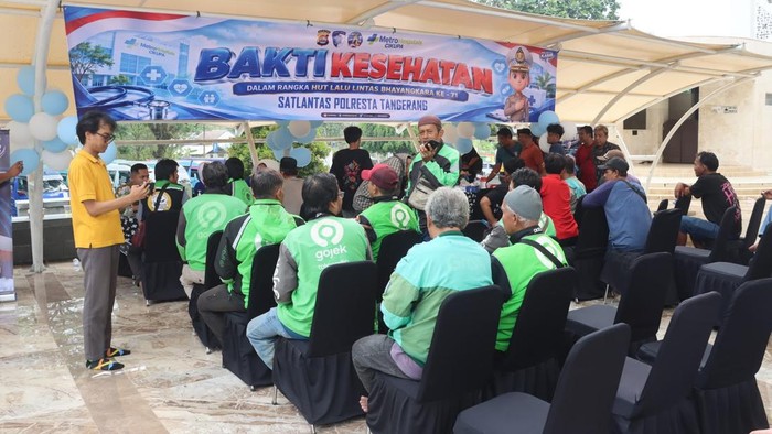 Polresta Tangerang merayakan HUT ke-71 Lalu Lintas dengan cek kesehatan gratis. (dok.istimewa)