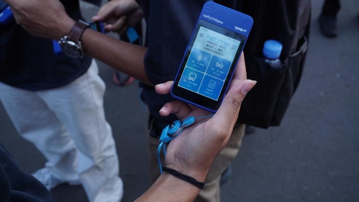 QRIS Pocket yang dihadirkan PT Netzme Kreasi Indonesia (Netzme) merupakan perangkat pembayaran portabel ini dirancang untuk membantu pelaku usaha maupun penyedia layanan menerima pembayaran digital secara langsung di lapangan.