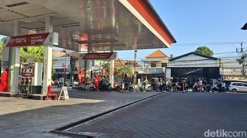 Suasana SPBU Tukad Yeh Aya, Denpasar.(Fabiola Dianira)
