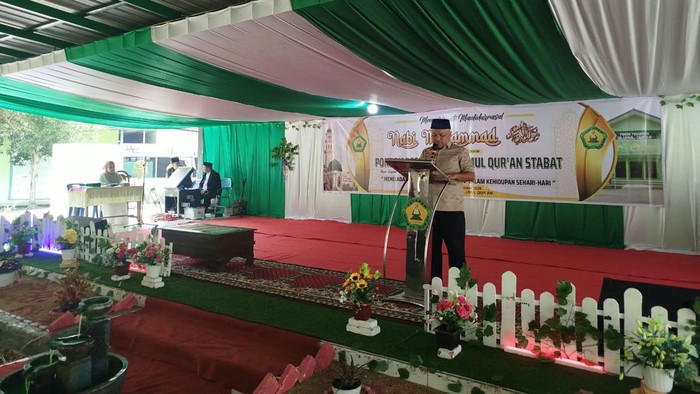 Wakil Ketua Komisi XIII DPR RI Sugiat Santoso menghadiri peringatan Maulid Nabi Muhammad SAW di Pondok Pesantren Ulumul Quran, Kecamatan Stabat, Kabupaten Langkat.