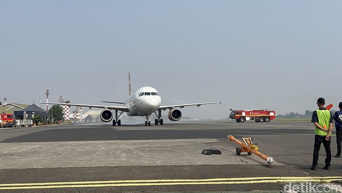 Maskapai Super Air Jet mulai membuka penerbangan langsung dari Bandara Husein Sastranegara, Bandung, menuju sejumlah kota di Indonesia.
