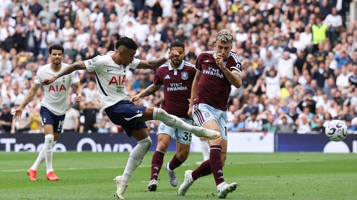 Soccer Football - Premier League - Tottenham Hotspur v Aston Villa - Tottenham Hotspur Stadium, London, Britain - September 19, 2026 Tottenham Hotspurs Savio shoots at goal Action Images via Reuters/Paul Childs EDITORIAL USE ONLY. NO USE WITH UNAUTHORIZED AUDIO, VIDEO, DATA, FIXTURE LISTS, CLUB/LEAGUE LOGOS OR LIVE SERVICES. ONLINE IN-MATCH USE LIMITED TO 120 IMAGES, NO VIDEO EMULATION. NO USE IN BETTING, GAMES OR SINGLE CLUB/LEAGUE/PLAYER PUBLICATIONS. PLEASE CONTACT YOUR ACCOUNT REPRESENTATIVE FOR FURTHER DETAILS..