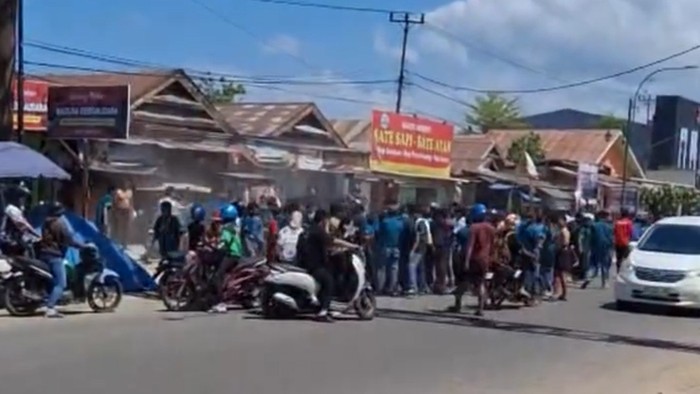 Viral siswa SMKN 2 Kendari serang pemotor.