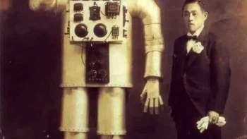 Yasutaro Mitsui Dengan Robot Humanoid Bajanya, Tokyo, Jepang, 1932 Foto: Boredpanda