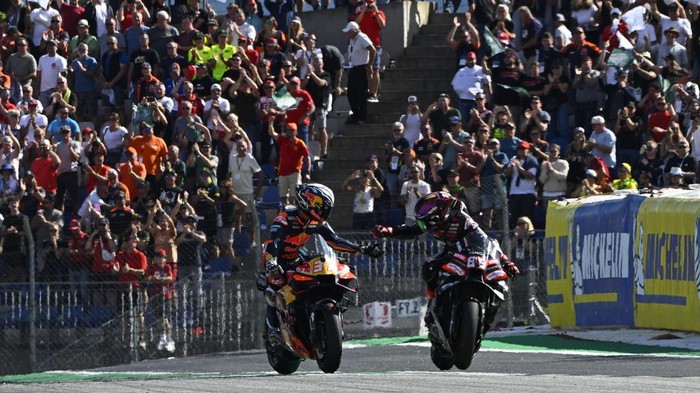 SPIELBERG, AUSTRIA - SEPTEMBER 20: Race winner Pedro Acosta of Spain riding the Red Bull Factory KTM (L) and Second placed finisher Jorge Martin of Spain riding the Factory Racing Aprilia (R) shake hands on the cool down lap during the MotoGP Race at