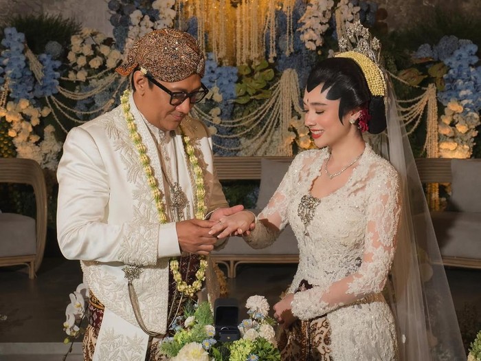 Andre Taulany dan Amanda Rigby menikah.