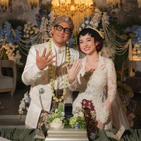 Artis Amanda Rigby resmi dinikahi oleh aktor sekaligus pembawa acara Andre Taulany pada Minggu (20/9/26). Prosesi akad nikah berlangsung secara intim dengan hanya disaksikan oleh keluarga dan kerabat dekat. Foto: Instagram @andreastaulany (Foto dan video @derai.studio)