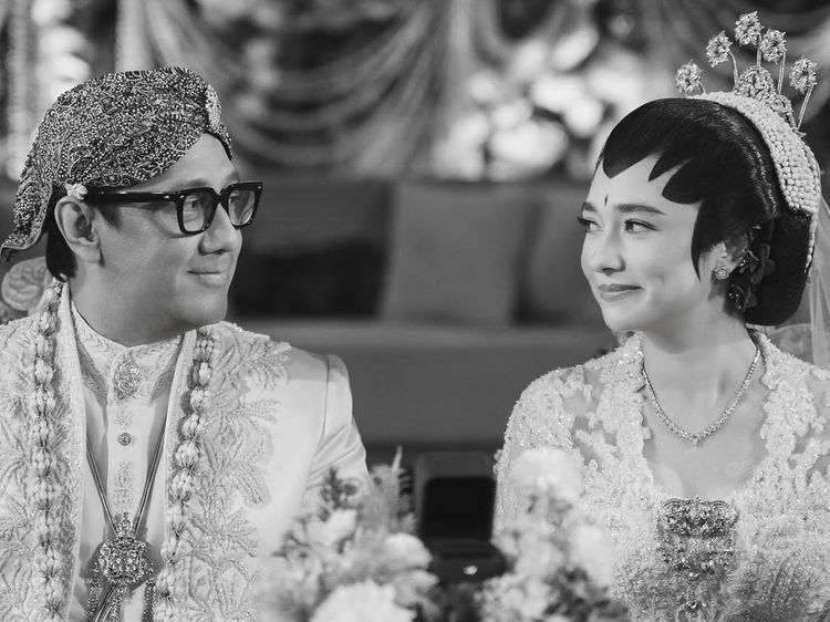 Senyum Bahagia Andre Taulany dan Amanda Rigby Usai Resmi Menikah