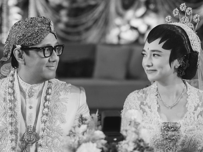 Andre Taulany dan Amanda Rigby menikah.