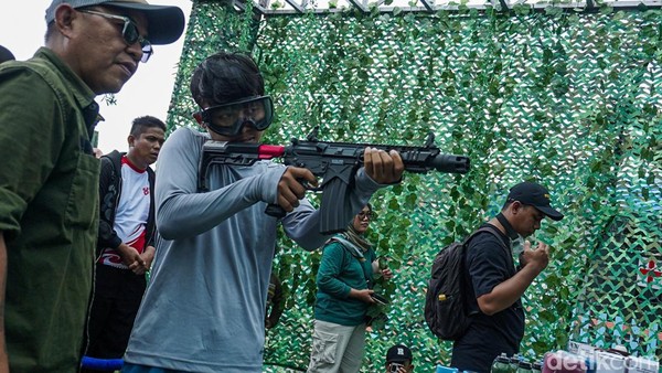 Antusias Warga Kunjungi TNI Fair di Monas, Alutsista-Airsoft Gun Curi Perhatian
