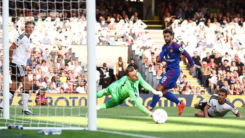 LONDON, ENGLAND - SEPTEMBER 20:  Bruno Fernandes of Manchester United hits the post during the Premier League 2026/27 match between Fulham and Manchester United at Craven Cottage on September 20, 2026 in London, United Kingdom. (Photo by Marc Atkins/Getty Images)