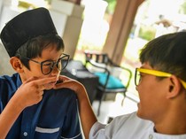 Dari Cek Mata hingga Kacamata Gratis, Perhatian untuk Anak Yatim di Bandung
