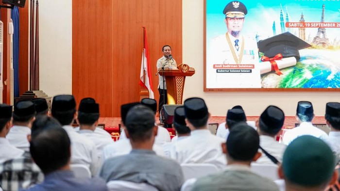 Gubernur Sulsel Andi Sudirman Sulaiman melepas 28 penerima beasiswa luar negeri.