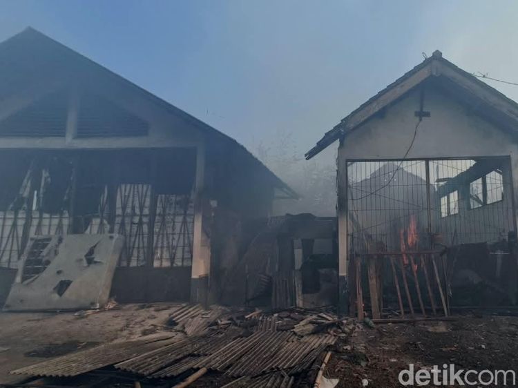 Potret Rumah-Gudang Hangus Imbas TPST Kedungrandu Banyumas Terbakar