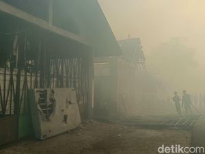 Video: Kebakaran TPST Banyumas, Api Merembet hingga Rumah Warga