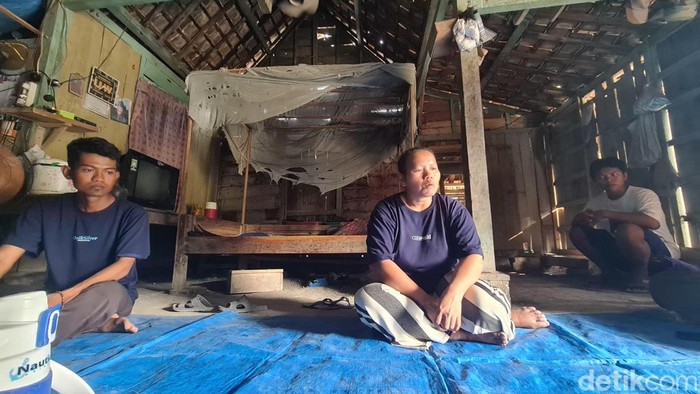 Istri Suginanto, pencuri kayu jati di Bojonegoro.