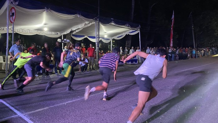 Kapolda Babel Irjen Viktor T Sihombing membuka langsung lomba lari.