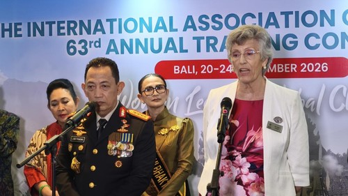 Kapolri Jenderal Listyo Sigit Prabowo dan Presiden IAWP, Julia Jaeger, dalam konferensi pers di The Nusa Dua, Minggu (20/9/2026). (Putu Yonata/detikBali)