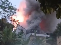 Malangnya Warga Bogor, Korsleting di Kamar Berujung Rumah 2 Lantai Terbakar