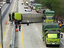 Bus Tabrak Truk di Tol Lampung Diduga karena Sopir Ngantuk
