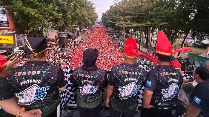 Kodam XIV/Hasanuddin dimeriahkan ribuan pelari Patonro Elite Run 2026 dalam rangka HUT TNI ke-81.