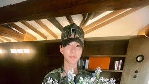 Hoshi SEVENTEEN menjalani operasi cedera anterior cruciate ligament (ACL) dan sempet kasih kabar lewat Weverse pekan lalu. Ia cedera setelah latihan bersama Tim Demonstrasi Taekwondo Angkatan Darat Korea Selatan. Foto: Dok.ho5hi_kwon/ Instagram