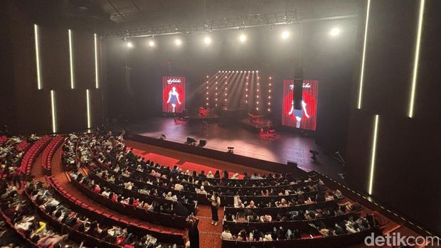 Konser Tiffany Young di Jakarta Konser Tiffany Young di Jakarta