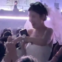 Viral Lamaran di Tengah Konser, Pasangan Ini Tuai Protes Penonton