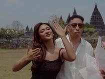 So Sweet! Marion Jola Dilamar Dennis Talakua di Pelataran Prambanan