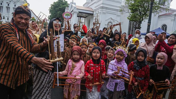 Merawat Warisan Musik Tradisional Lewat Pagelaran 1.000 Angklung Nusantara