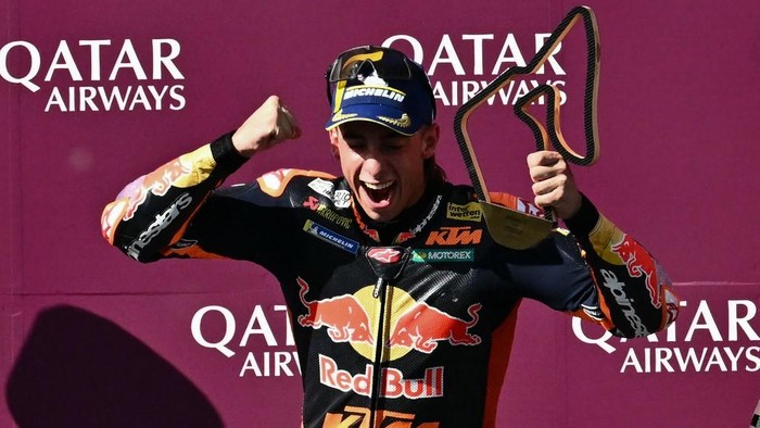 Winner Red Bull KTM Factory Racing Teams Spanish driver Pedro Acosta celebrates on the podium after the MotoGP Grand Prix of Austria at the Red Bull Ring racetrack in Spielberg bei Knittelfeld, Austria, on September 20, 2026. (Photo by Joe Klamar / 