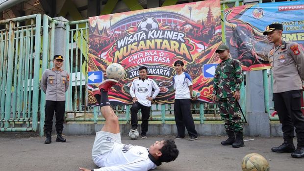 Polres Metro Bekasi Kota menurunkan 500 personel amankan laga Semen Padang FC vs PSIS Semarang, Minggu (20/9/2026).