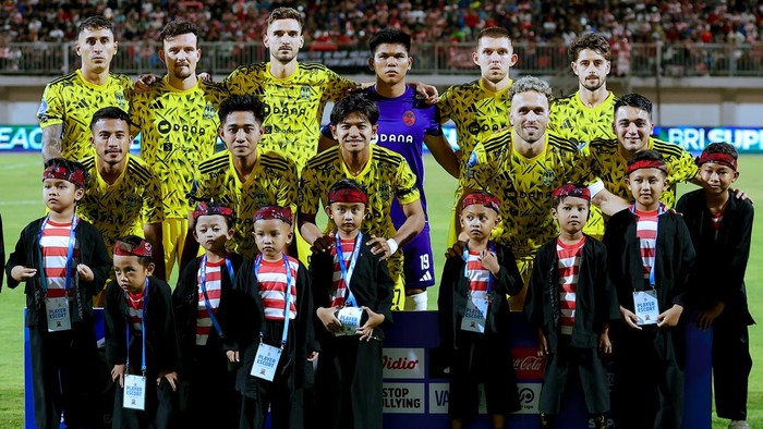 Penggawa PSIM Jogja saat menghadapi Madura United di Stadion Gelora Madura Ratu Pamelingan, Jumat (18/9/2026).