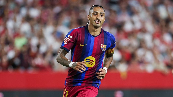 SEVILLA, SPAIN - SEPTEMBER 19: Raphinha of FC Barcelona celebrates a goal during the Spanish league, LaLiga EA Sports, football match played between Sevilla FC and FC Barcelona at Ramon Sanchez-Pizjuan stadium on September 19, 2026, in Sevilla, Spain. (Photo By Irina R. Hipolito/Europa Press via Getty Images)