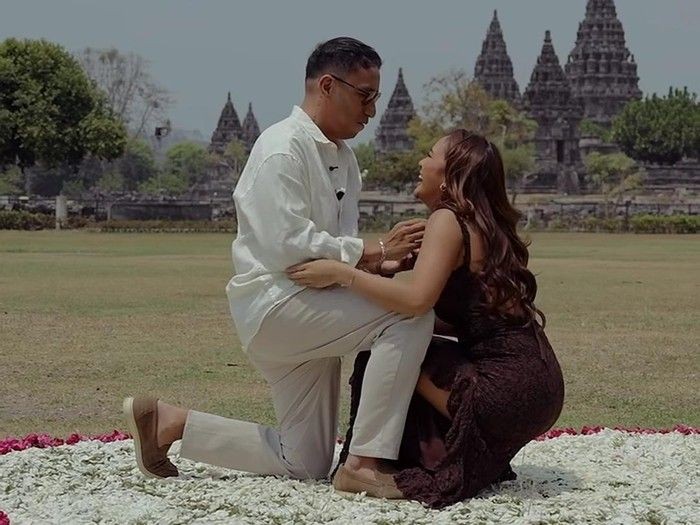 Romantis! Marion Jola Ngedate di Resto dan Kafe bareng Tunganannya