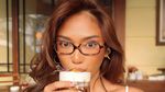 Romantis! Marion Jola Ngedate di Resto dan Kafe bareng Tunangannya