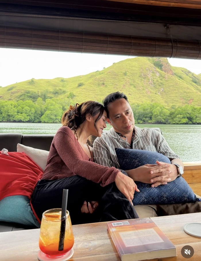 Romantis! Marion Jola Ngedate di Resto dan Kafe bareng Tunganannya