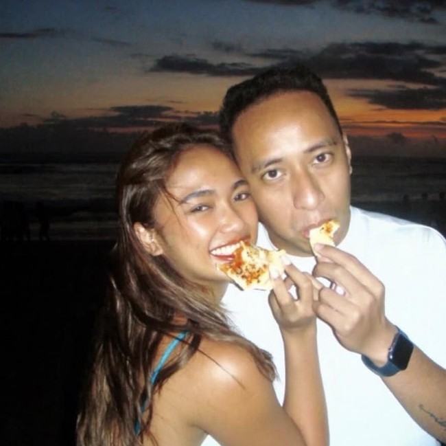 Romantis! Marion Jola Ngedate di Resto dan Kafe bareng Tunangannya