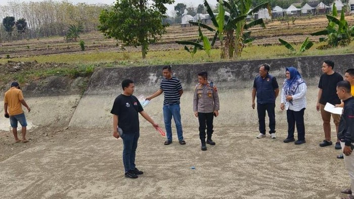 Saluran irigasi Dusun Beni, Desa Tanjungrejo, Kecamatan Wirosari, Grobogan yang menjadi tempat duel dua bocah hingga videonya viral.