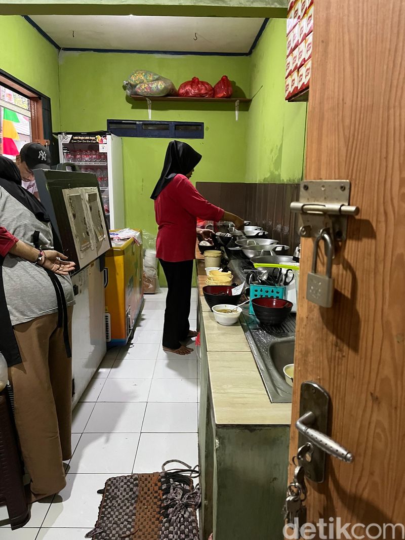 Seblak Bawah Pohon