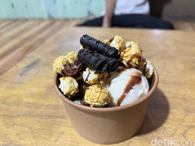Seblak Bawah Pohon