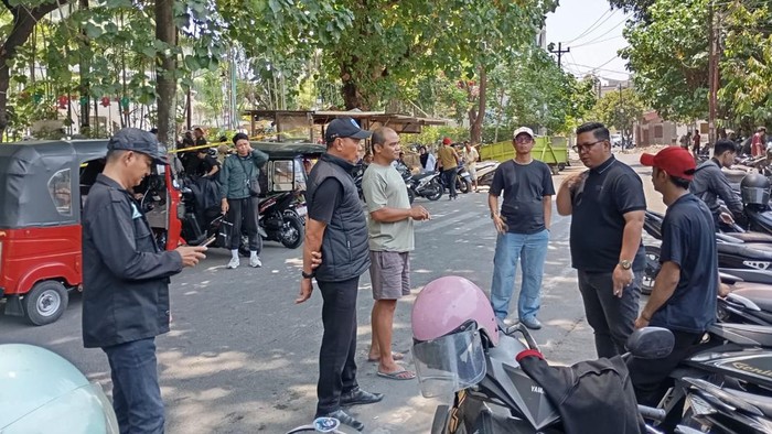 Tim PD Parkir Makassar Raya saat meninjau Jalan Mawas Makassar samping Mal Ratu Indah.