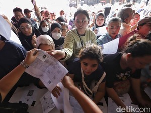 Video: Momen Warga di Jaktim Ramai-ramai Adukan Ketidaksesuaian Data Desil