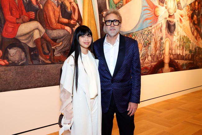 Dilansir Page Six, mereka dikenalkan melalui teman di Shiga, Jepang, pada 2019 ketika Nicolas syuting film ‘Prisoners of the Ghostland’. Pasangan ini mulai berkencan pada tahun berikutnya. Foto: Getty Images for Lucas Museum of/Araya Doheny