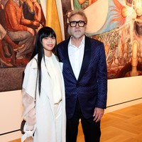Dilansir Page Six, mereka dikenalkan melalui teman di Shiga, Jepang, pada 2019 ketika Nicolas syuting film ‘Prisoners of the Ghostland’. Pasangan ini mulai berkencan pada tahun berikutnya. Foto: Getty Images for Lucas Museum of/Araya Doheny