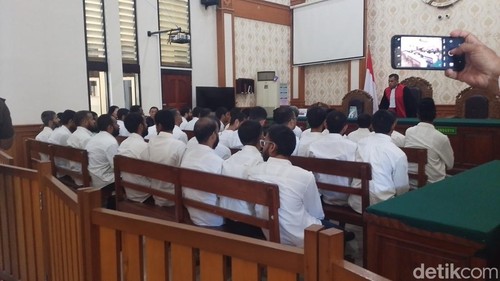 35 WNA India saat menjalani sidang pleidoi kasus judi online dengan jaringan internasional, Senin (21/9/2026). Dokumentasi Wibhi Leksono