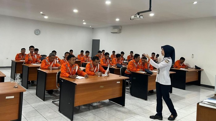 Sebanyak 748 calon Petugas Jaga Lintasan mengikuti pembekalan dan sertifikasi kompetensi. Tahapan ini disiapkan untuk memperkuat keselamatan perlintasan sebidang.